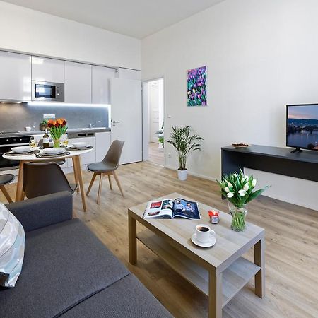 Downtown Suites Jugoslavska Praha Bagian luar foto