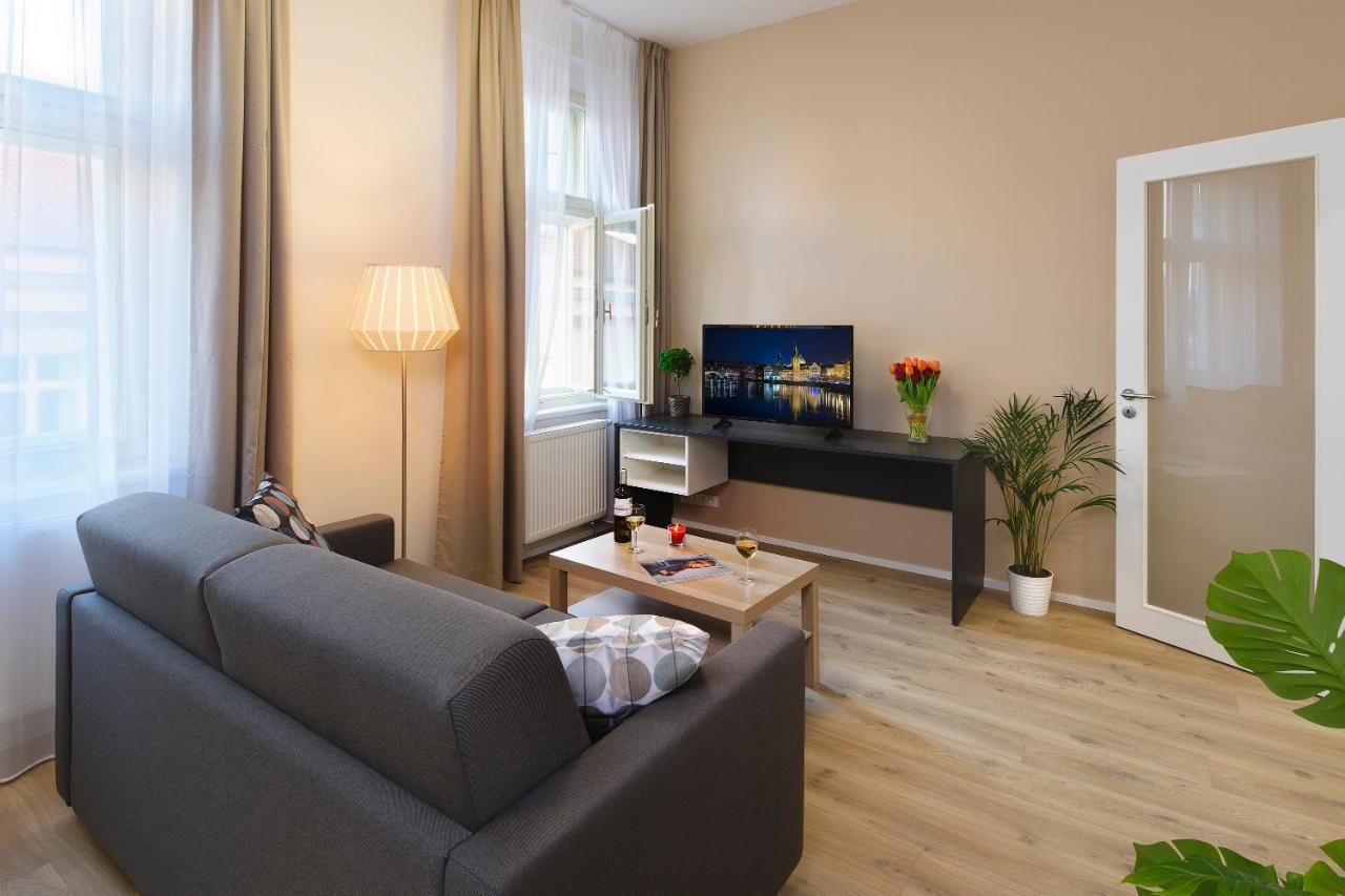 Downtown Suites Jugoslavska Praha Bagian luar foto