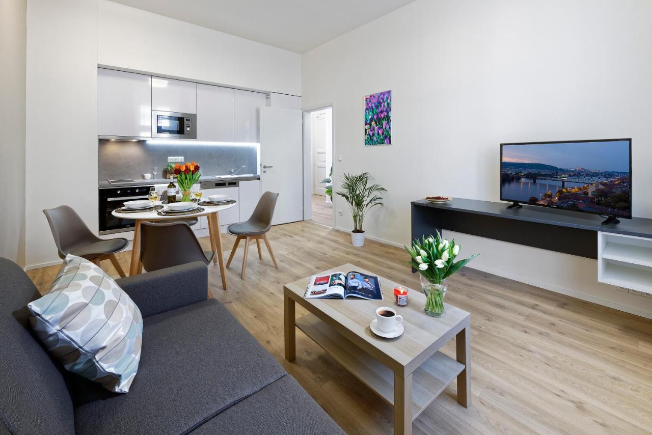 Downtown Suites Jugoslavska Praha Bagian luar foto