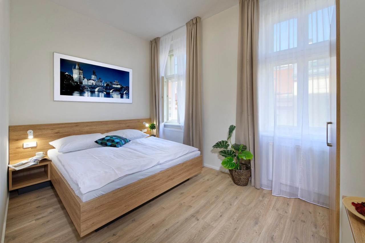 Downtown Suites Jugoslavska Praha Bagian luar foto