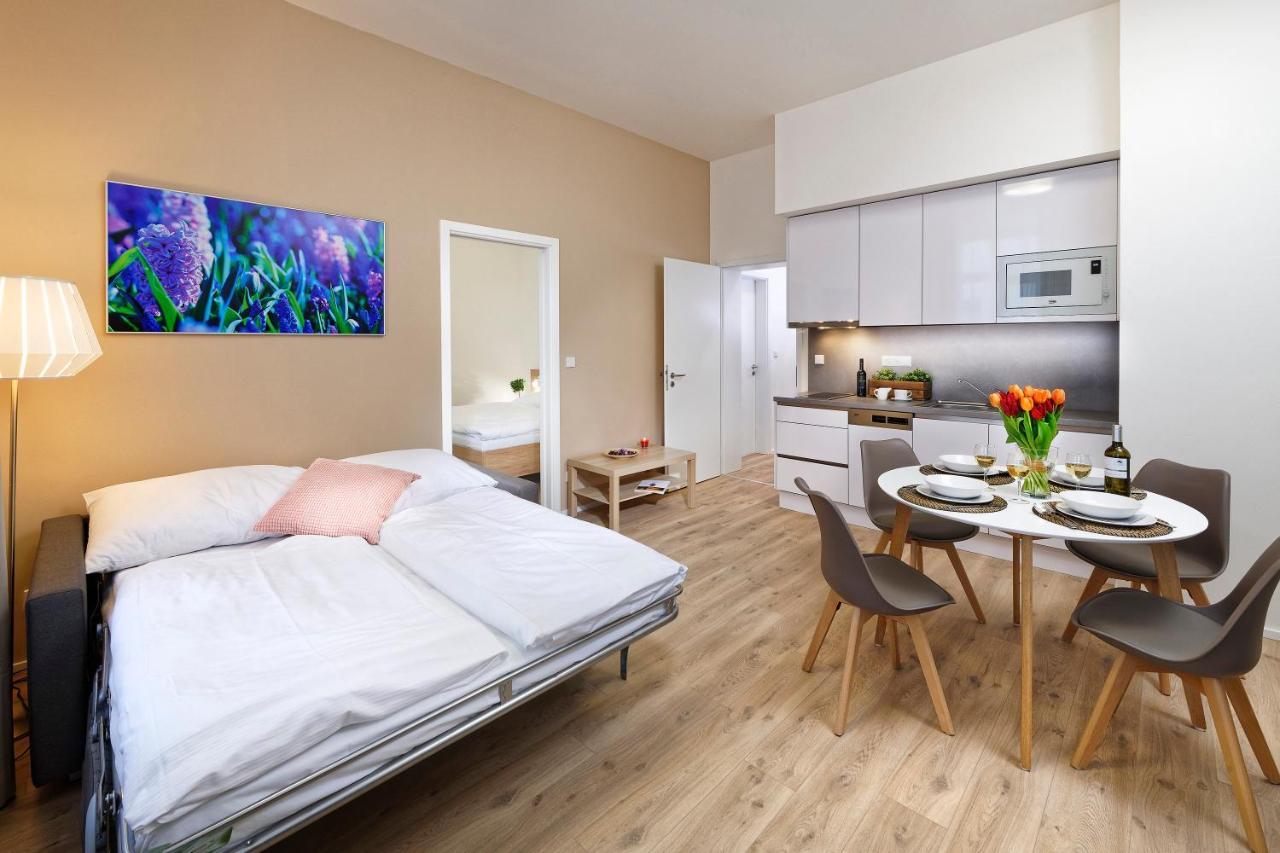 Downtown Suites Jugoslavska Praha Bagian luar foto