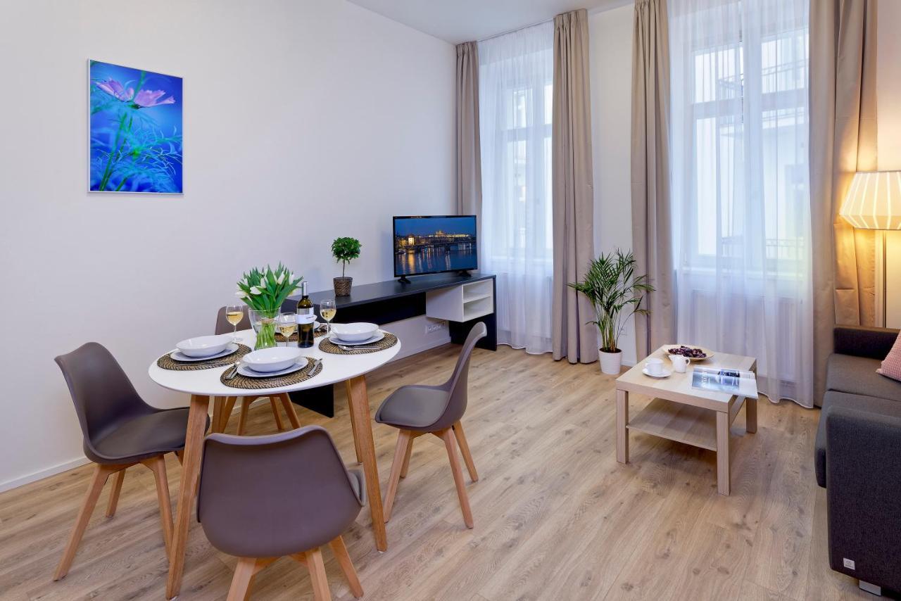Downtown Suites Jugoslavska Praha Bagian luar foto