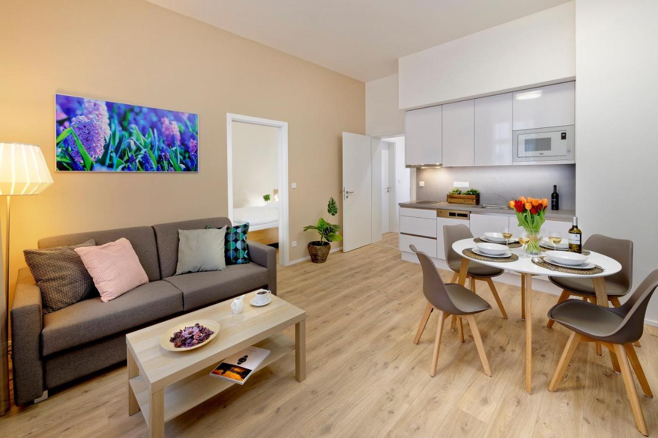 Downtown Suites Jugoslavska Praha Bagian luar foto