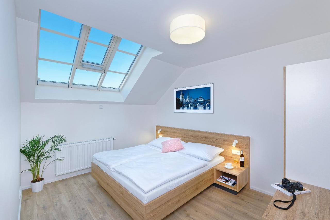 Downtown Suites Jugoslavska Praha Bagian luar foto