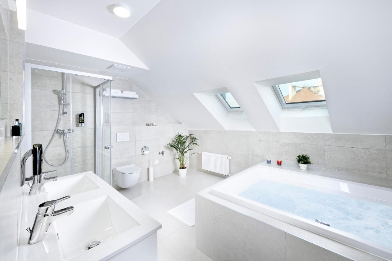 Downtown Suites Jugoslavska Praha Bagian luar foto