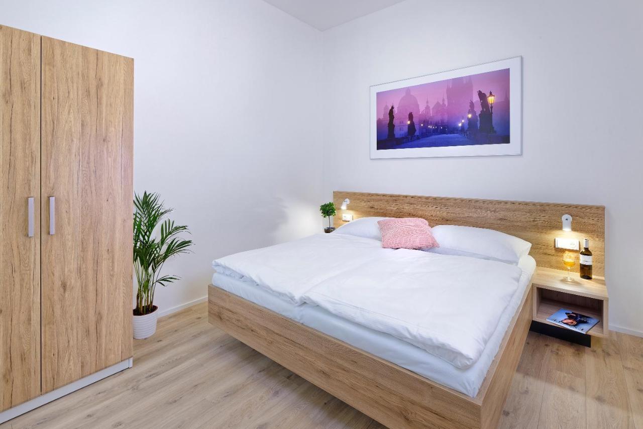 Downtown Suites Jugoslavska Praha Bagian luar foto
