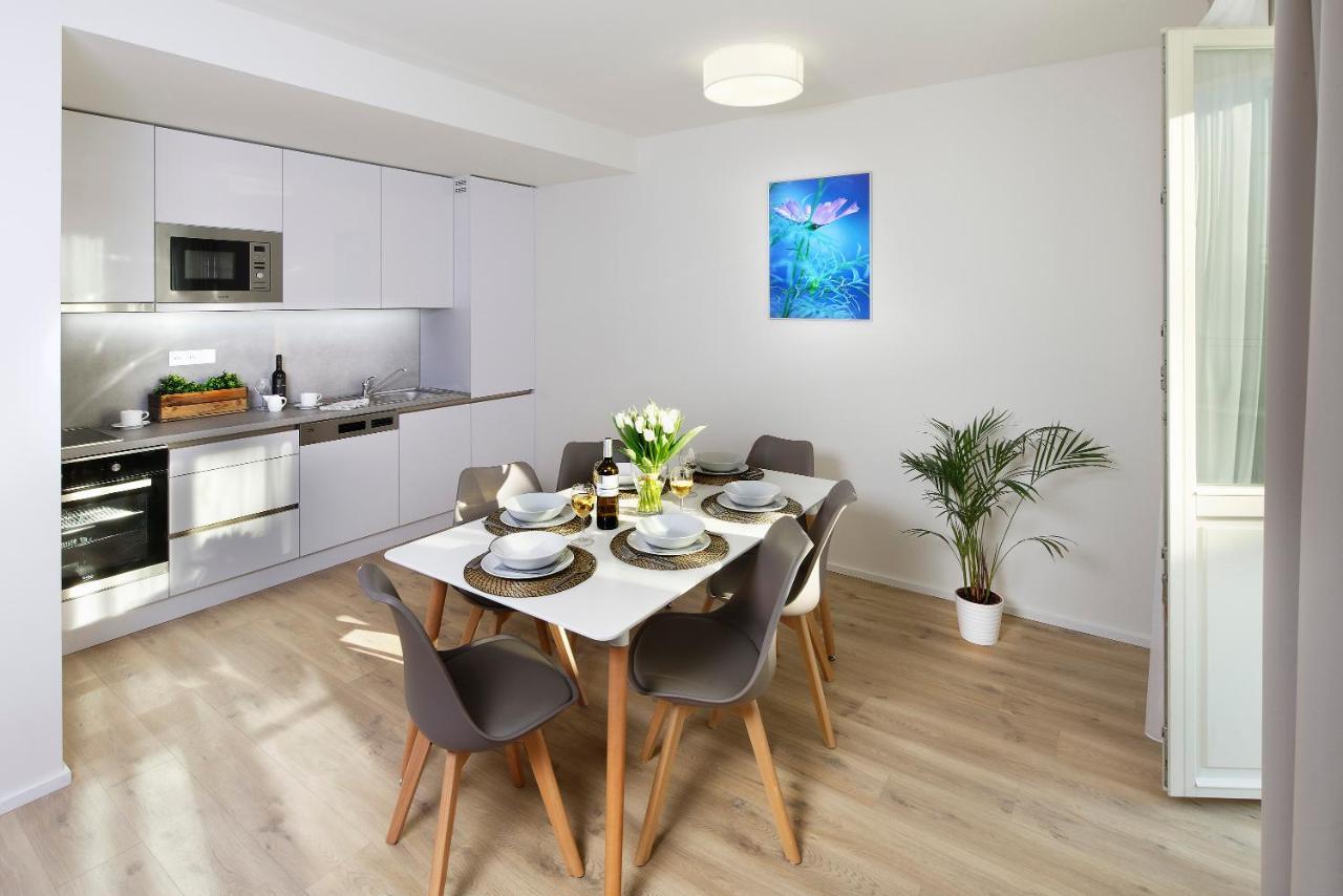 Downtown Suites Jugoslavska Praha Bagian luar foto
