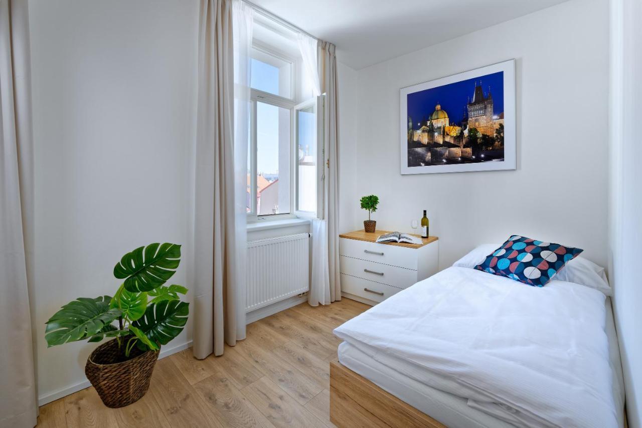 Downtown Suites Jugoslavska Praha Bagian luar foto