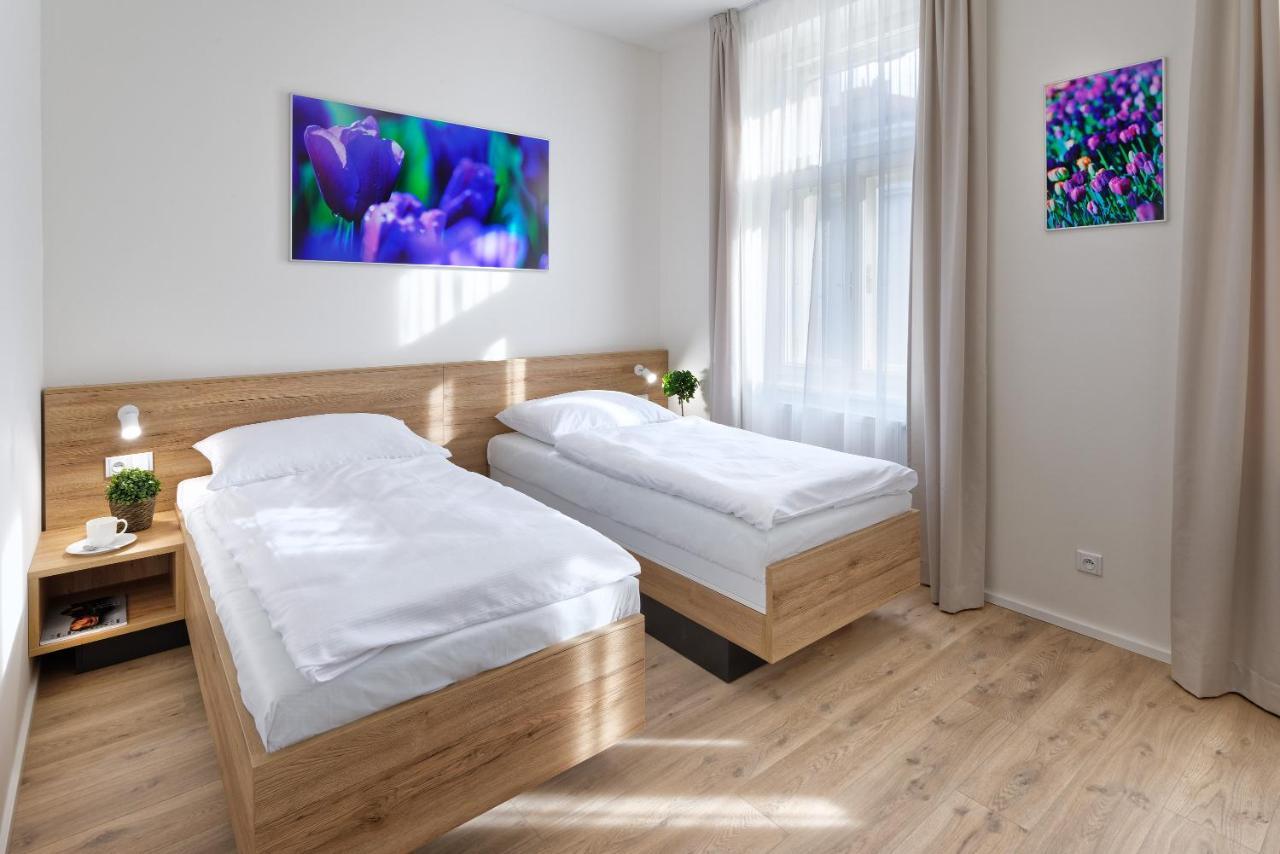 Downtown Suites Jugoslavska Praha Bagian luar foto