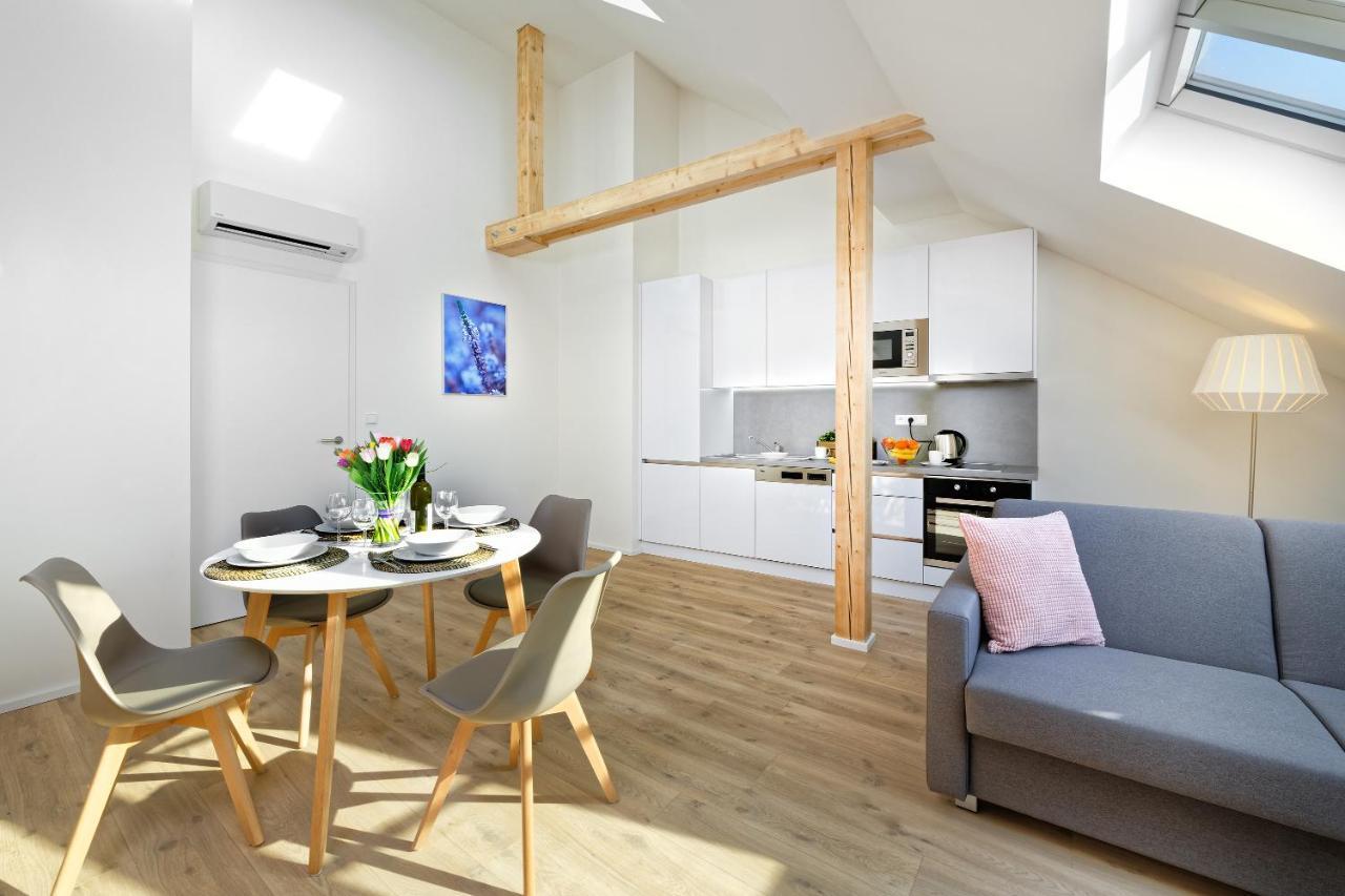 Downtown Suites Jugoslavska Praha Bagian luar foto