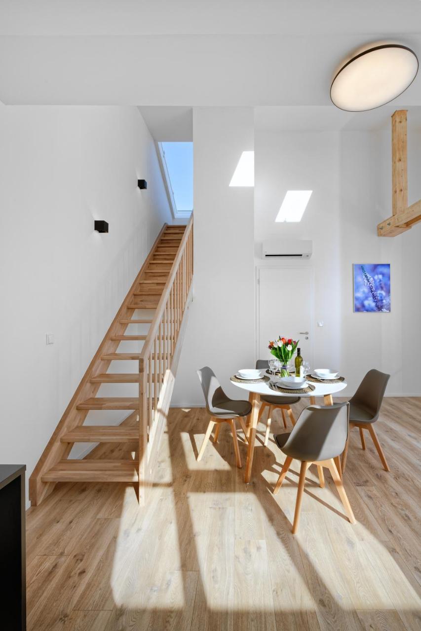 Downtown Suites Jugoslavska Praha Bagian luar foto
