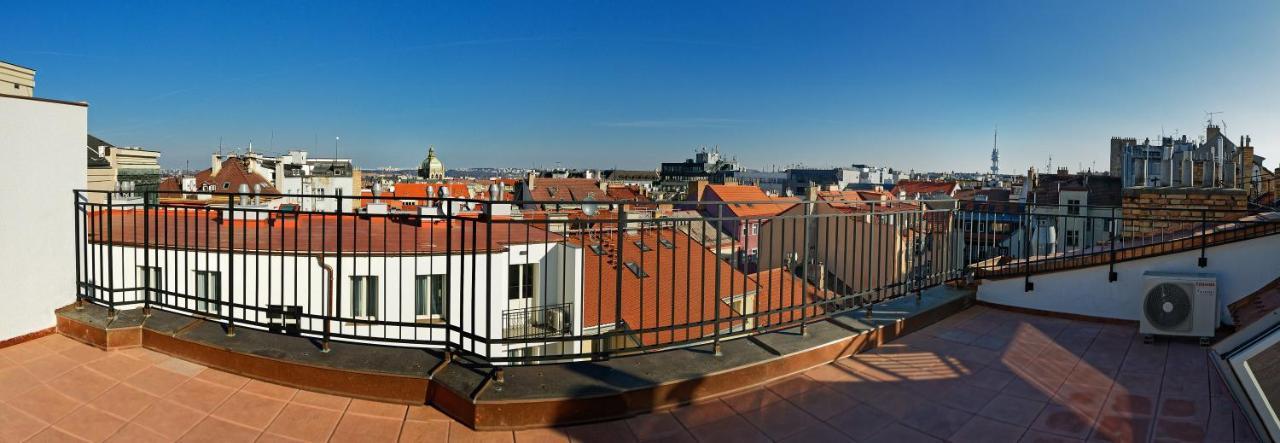 Downtown Suites Jugoslavska Praha Bagian luar foto