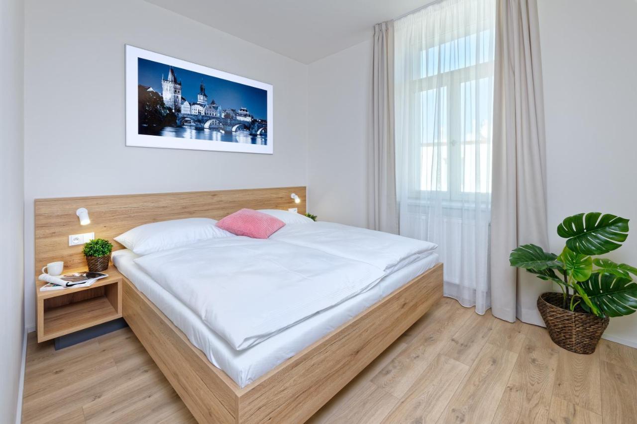 Downtown Suites Jugoslavska Praha Bagian luar foto