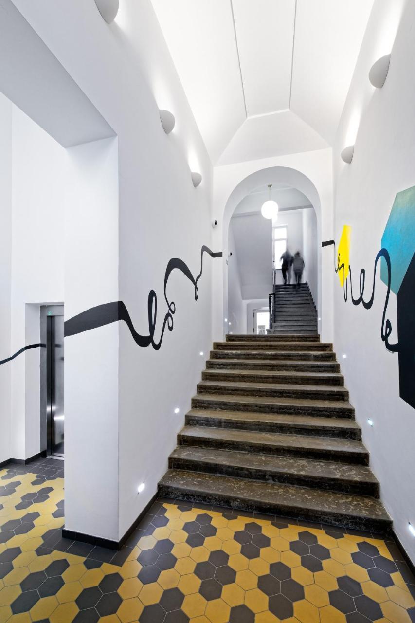 Downtown Suites Jugoslavska Praha Bagian luar foto