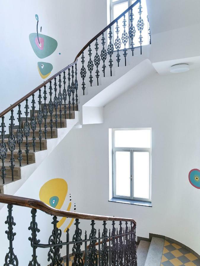 Downtown Suites Jugoslavska Praha Bagian luar foto