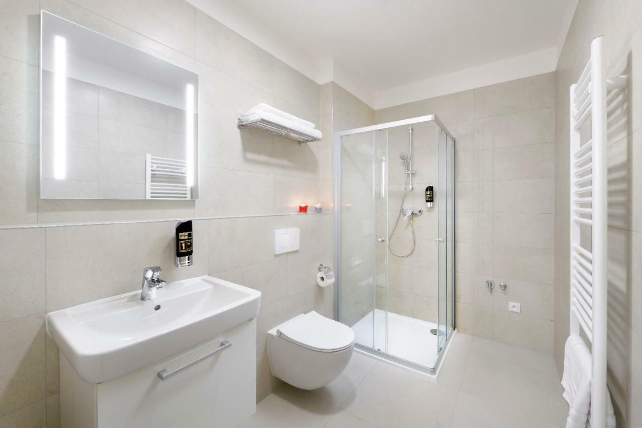 Downtown Suites Jugoslavska Praha Bagian luar foto