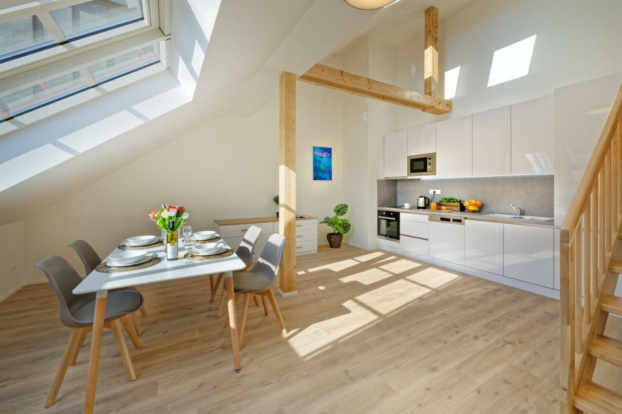 Downtown Suites Jugoslavska Praha Bagian luar foto